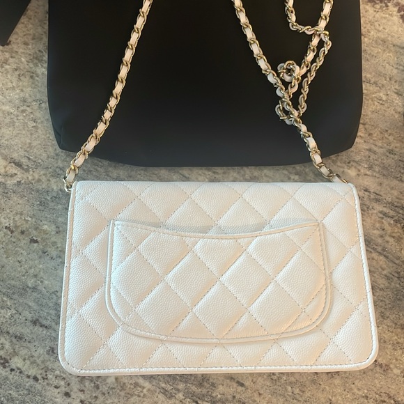 CHANEL purse NEW, off white with golden hardware, box and cards included - Picture 6 of 11